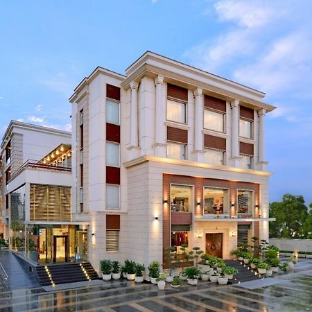 Ameya Suites Neu-Delhi Exterior foto